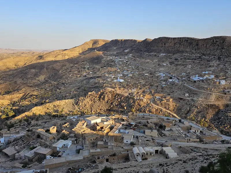 Le village de Toujane étagé dans les montagnes du Dahar